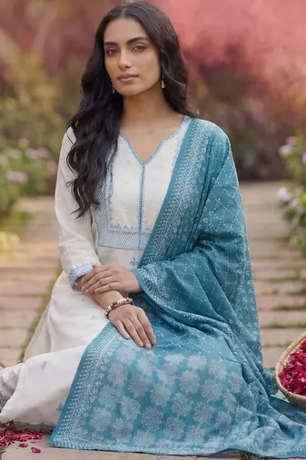 Women Ethnic Motifs Embroidered Regular Thread Work Kurta with Trousers & With Dupatta