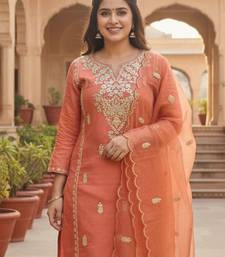 Floral Embroidered Thread Work Straight Kurta With Trousers & Dupatta