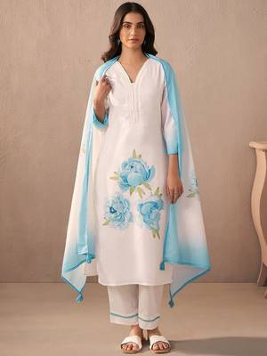 Women Floral Printed Regular Sequinned Linen Kurta with Trousers & With Dupatta 1