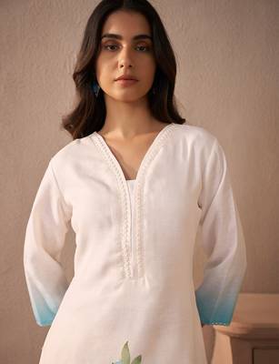 Women Floral Printed Regular Sequinned Linen Kurta with Trousers & With Dupatta 5