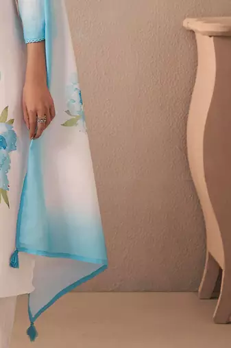 Women Floral Printed Regular Sequinned Linen Kurta with Trousers & With Dupatta
