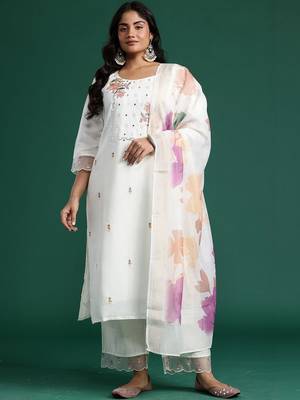 Plus Size Embroidered Regular Mirror Work Kurta with Trousers & With Dupatta 5