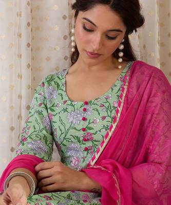 Women Floral Printed Regular Pure Cotton Kurta with Trousers & With Dupatta 2
