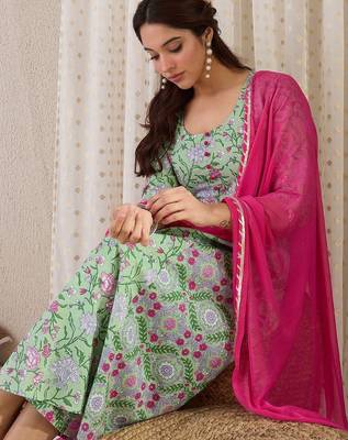 Women Floral Printed Regular Pure Cotton Kurta with Trousers & With Dupatta 4