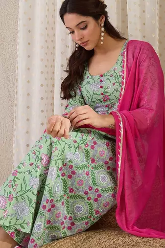 Women Floral Printed Regular Pure Cotton Kurta with Trousers & With Dupatta