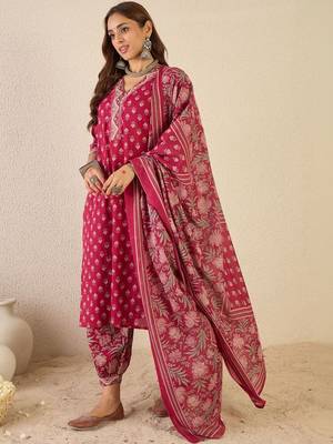 Women Ethnic Motifs Printed Regular Beads and Stones Pure Cotton Kurta with Patiala & With Dupatta 3