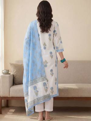 Women Floral Printed Regular Pure Cotton Kurta with Trousers & With Dupatta 4