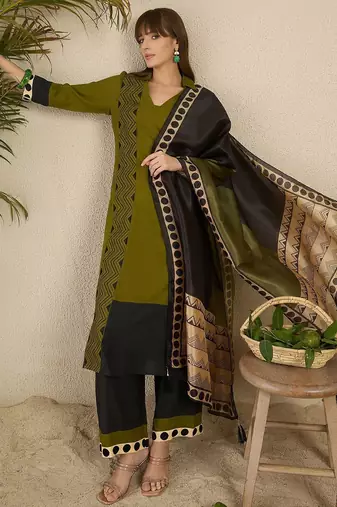 Women Printed Regular Kurta with Palazzos & With Dupatta