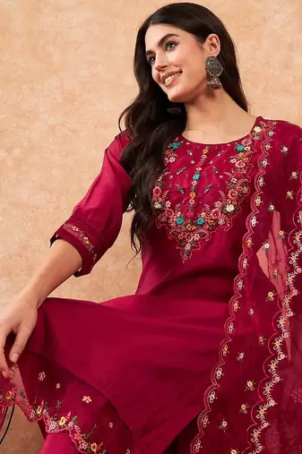 Floral Embroidered Regular Thread Work Kurta with Trousers & Dupatta