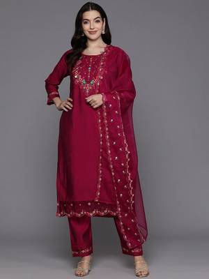 Floral Embroidered Regular Thread Work Kurta with Trousers & Dupatta 1