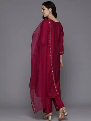 Floral Embroidered Regular Thread Work Kurta with Trousers & Dupatta 6