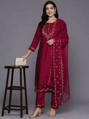 Floral Embroidered Regular Thread Work Kurta with Trousers & Dupatta 7