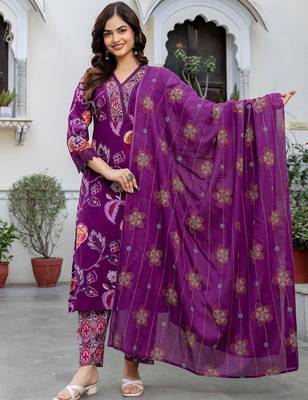 Women Floral Printed Regular Thread Work Pure Cotton Kurta with Trousers & With Dupatta 1