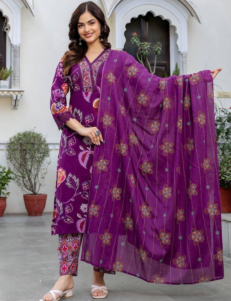 Women Floral Printed Regular Thread Work Pure Cotton Kurta with Trousers & With Dupatta