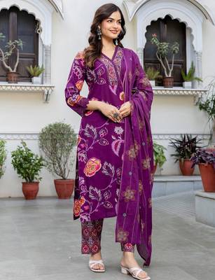 Women Floral Printed Regular Thread Work Pure Cotton Kurta with Trousers & With Dupatta 3