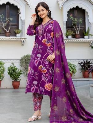 Women Floral Printed Regular Thread Work Pure Cotton Kurta with Trousers & With Dupatta 4