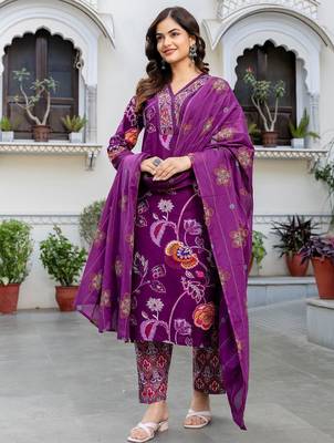 Women Floral Printed Regular Thread Work Pure Cotton Kurta with Trousers & With Dupatta 6