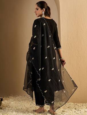 Women Ethnic Motifs Printed Kurta with Trousers & Dupatta 4