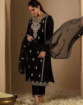 Women Ethnic Motifs Printed Kurta with Trousers & Dupatta 5