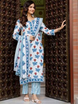 Women Floral Printed Regular Pure Cotton Kurta with Trousers & With Dupatta 4
