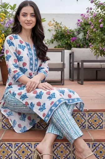 Women Floral Printed Regular Pure Cotton Kurta with Trousers & With Dupatta