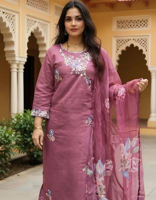 Floral Embroidered Thread Work Straight Kurta With Trousers & Dupatta 1
