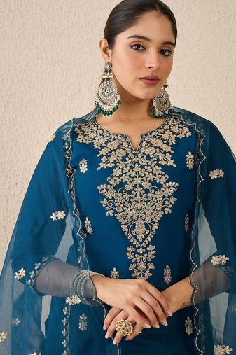 Women Ethnic Motifs Printed Kurta with Trousers & Dupatta