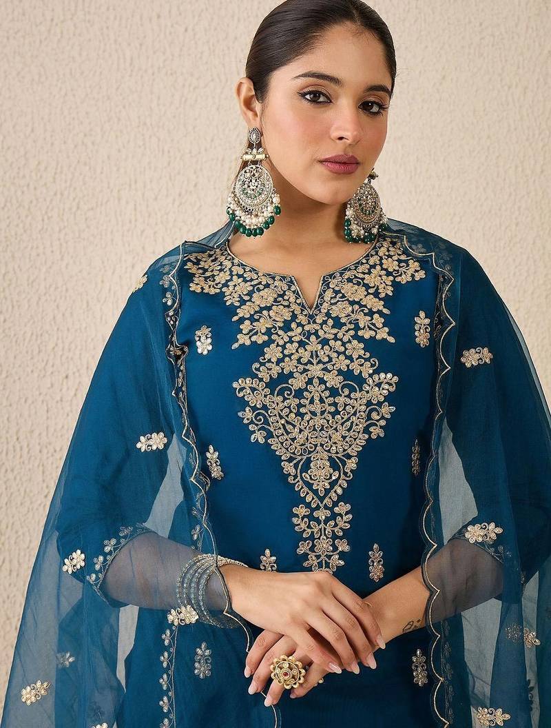Women Ethnic Motifs Printed Kurta with Trousers & Dupatta
