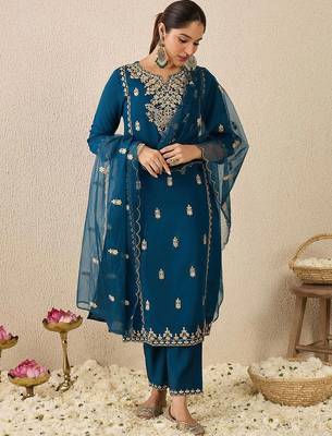 Women Ethnic Motifs Printed Kurta with Trousers & Dupatta 3