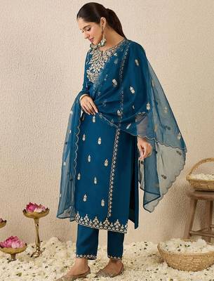 Women Ethnic Motifs Printed Kurta with Trousers & Dupatta 4