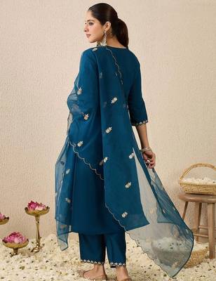 Women Ethnic Motifs Printed Kurta with Trousers & Dupatta 5