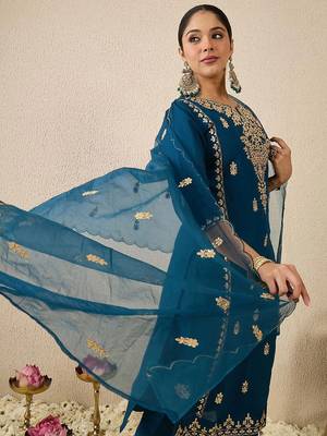 Women Ethnic Motifs Printed Kurta with Trousers & Dupatta 7