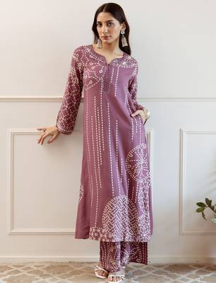 Women Printed Regular Beads and Stones Kurta with Trousers 4