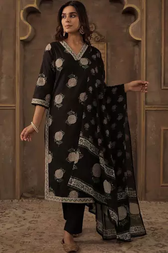 Women Floral Printed Regular Sequinned Pure Cotton Kurta with Trousers & With Dupatta