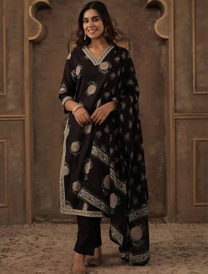 Women Floral Printed Regular Sequinned Pure Cotton Kurta with Trousers & With Dupatta 5