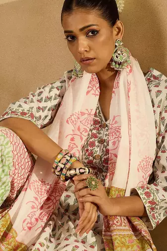 Women Floral Printed Regular Pure Cotton Kurta with Trousers & With Dupatta