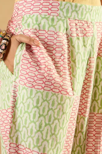 Women Floral Printed Regular Pure Cotton Kurta with Trousers & With Dupatta