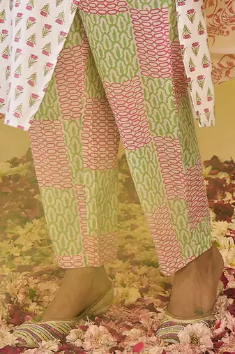 Women Floral Printed Regular Pure Cotton Kurta with Trousers & With Dupatta