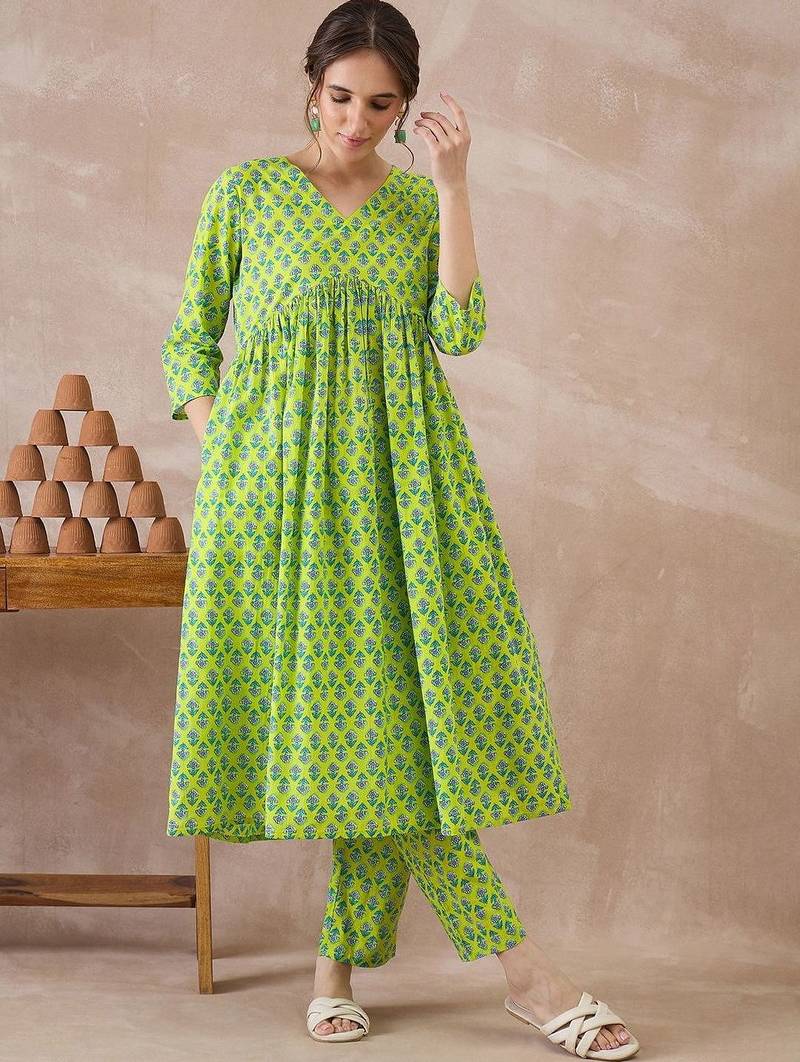 Women Ethnic Motifs Printed Regular Pure Cotton Kurta with Trousers