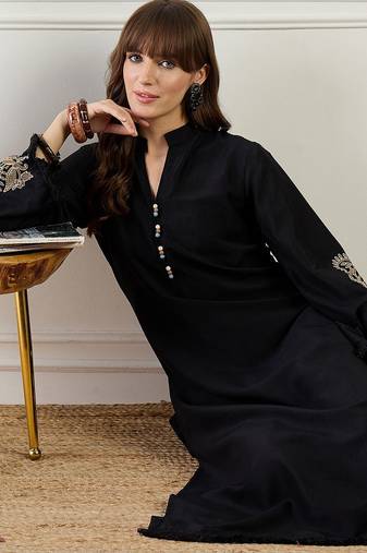 Paisley Embroidered Thread Work Mandarin Collar Straight Kurta With Trouser