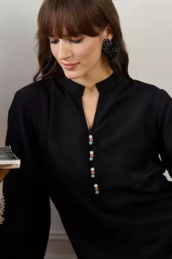 Paisley Embroidered Thread Work Mandarin Collar Straight Kurta With Trouser