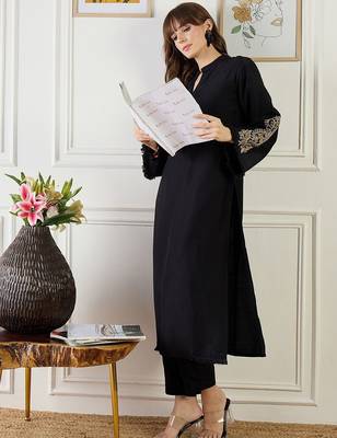 Paisley Embroidered Thread Work Mandarin Collar Straight Kurta With Trouser 6