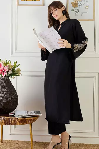 Paisley Embroidered Thread Work Mandarin Collar Straight Kurta With Trouser