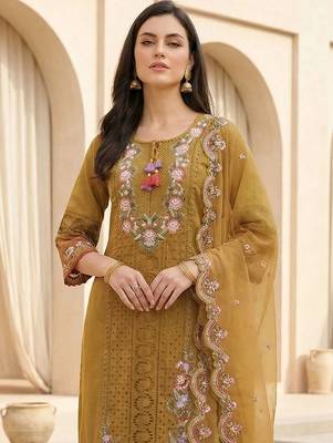Women Floral Embroidered Regular Sequinned Kurta with Trousers & With Dupatta 2