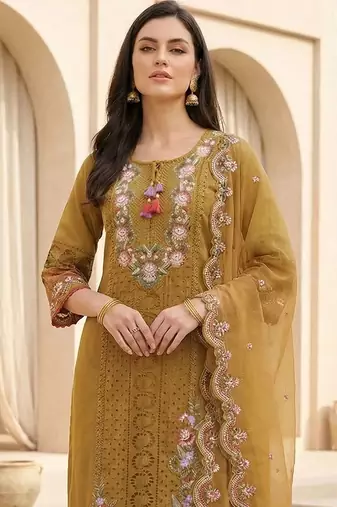 Women Floral Embroidered Regular Sequinned Kurta with Trousers & With Dupatta
