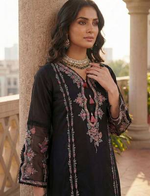 Women Floral Embroidered Regular Thread Work Kurta with Trousers & With Dupatta 1