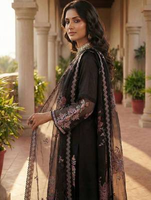 Women Floral Embroidered Regular Thread Work Kurta with Trousers & With Dupatta 4