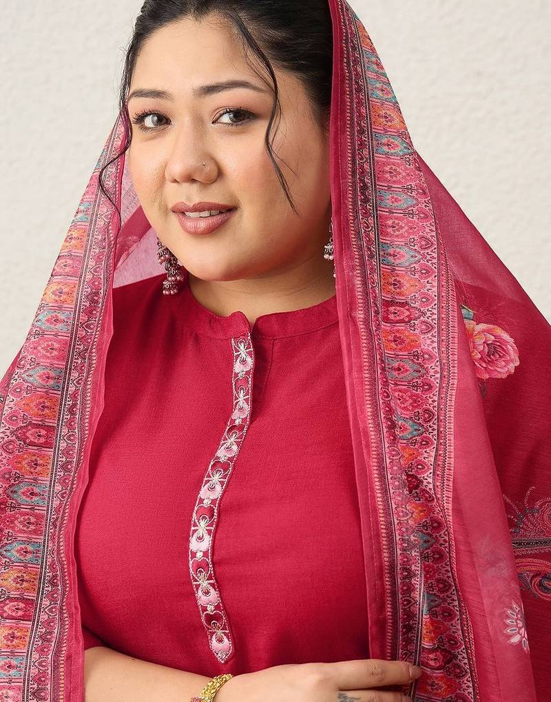 Plus Size Ethnic Motifs Regular Thread Work Kurta with Trousers & With Dupatta
