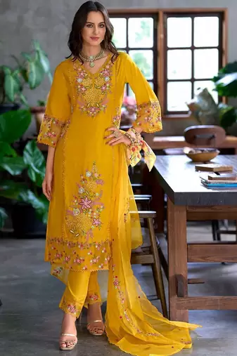 Women Floral Embroidered Regular Thread Work Kurta with Trousers & With Dupatta