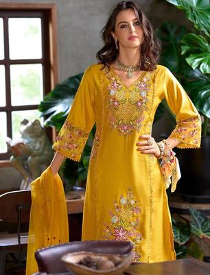 Women Floral Embroidered Regular Thread Work Kurta with Trousers & With Dupatta 4